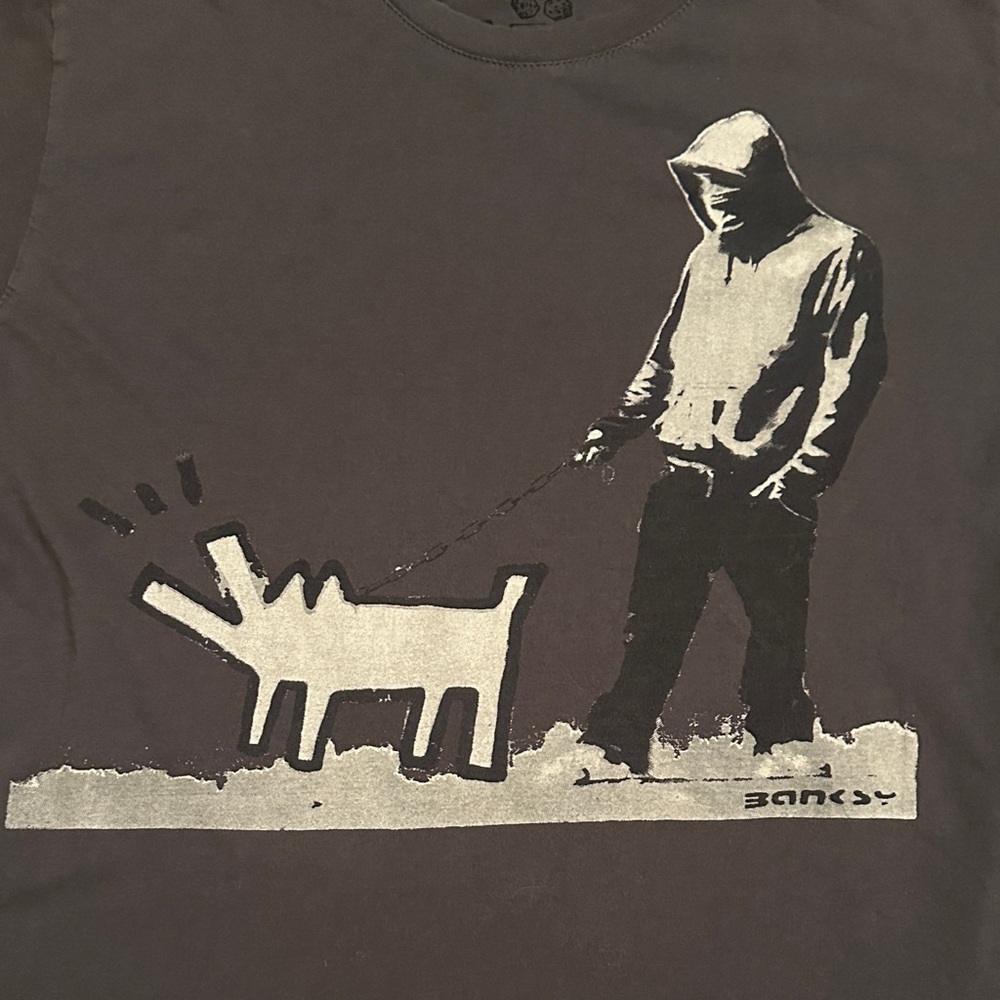 Gray Graphic T-Shirt with Banksy Street Art Design 100% organic cotton - Picture 2 of 6